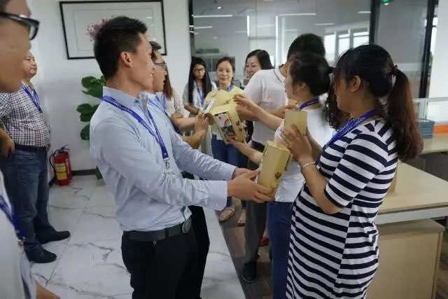 送上節日的祝福，你辛苦了